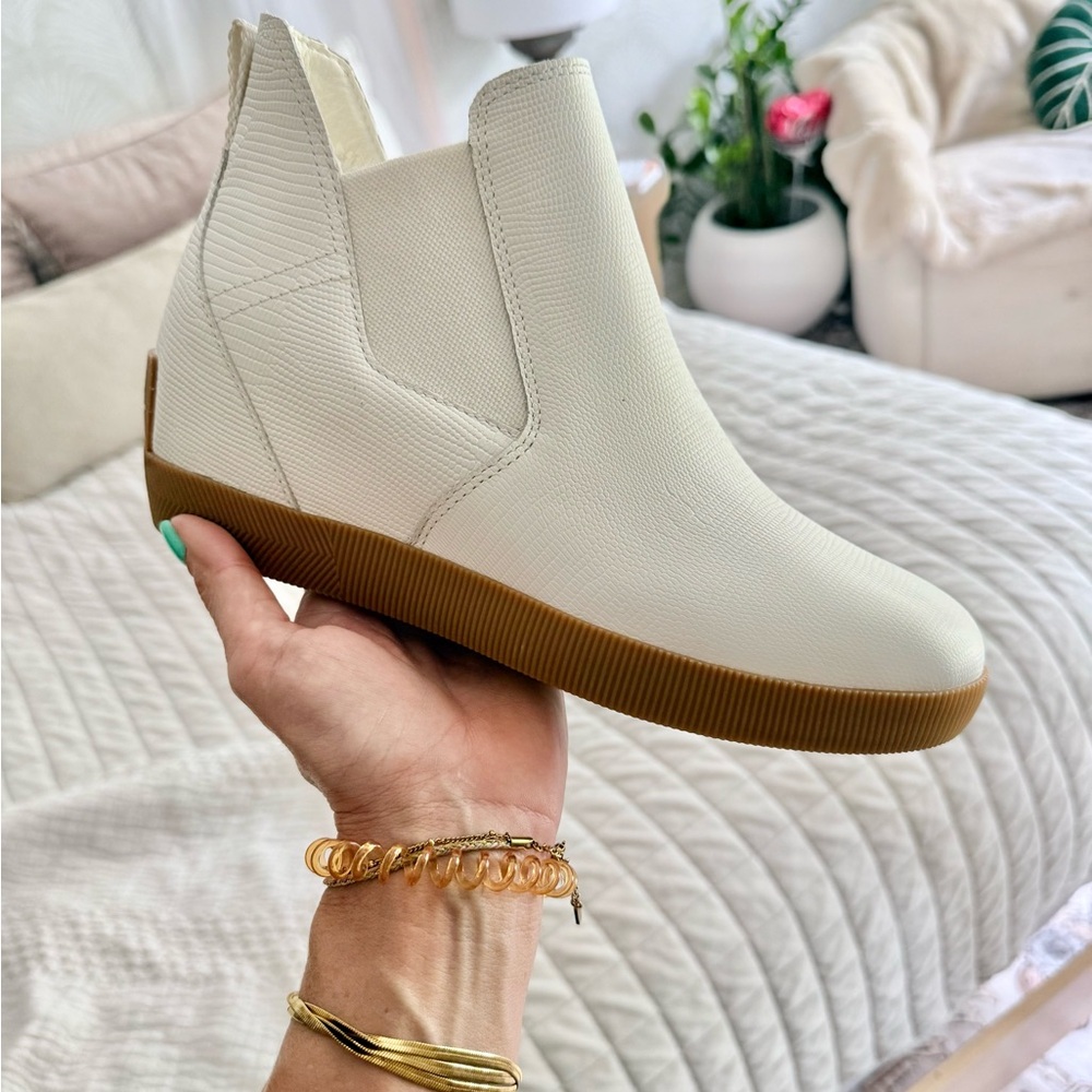 Sorel Womens Leather Size US 10 out n about Waterproof Slip-On wedge Boots white